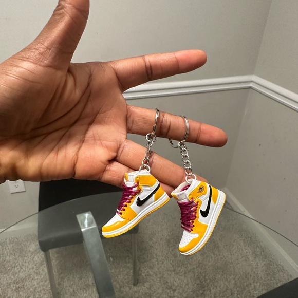 AIR JORDAN MINI KEY CHAINS - Picture 4 of 4